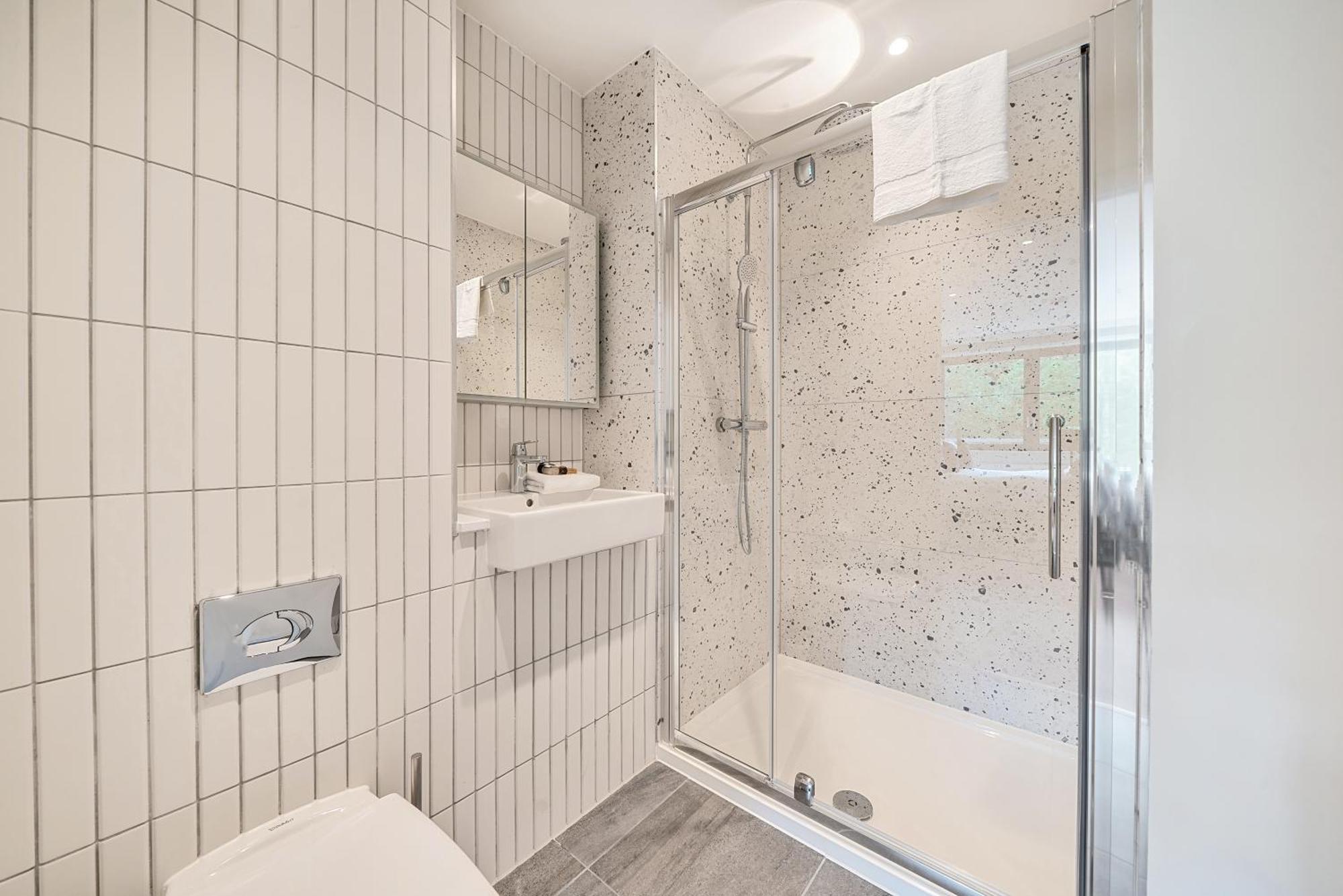 Roomspace Serviced -oasis Way *