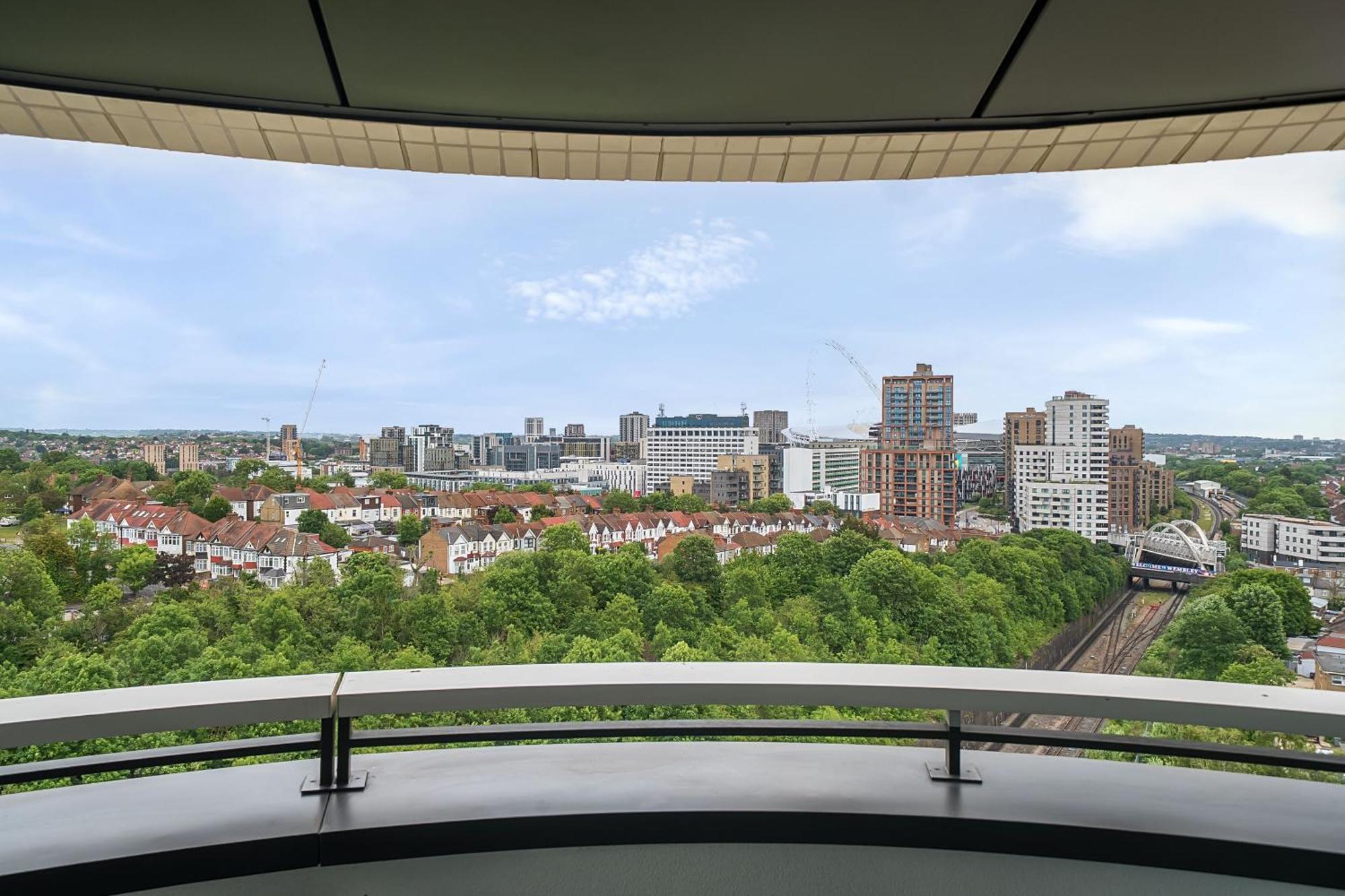 Roomspace Serviced -oasis Way Apartment *