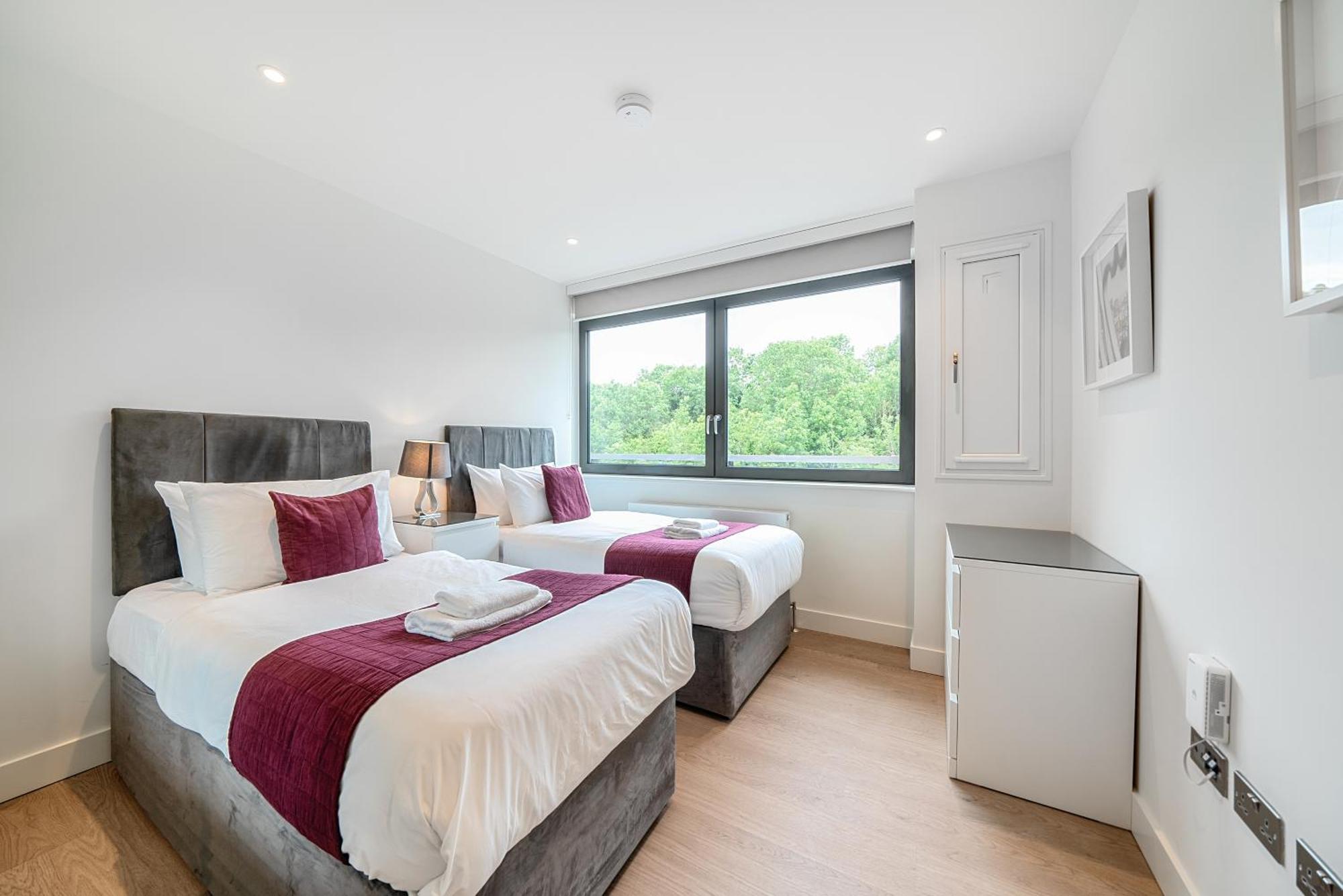 Roomspace Serviced -oasis Way Apartment *