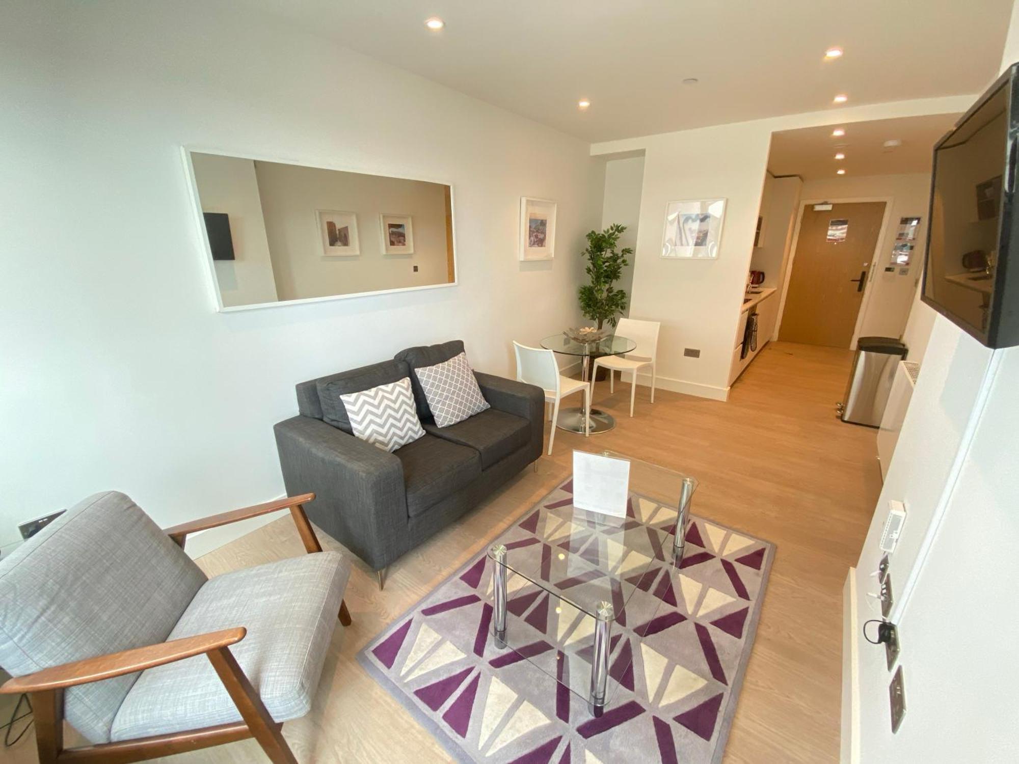 Apartment Roomspace Serviced -oasis Way London